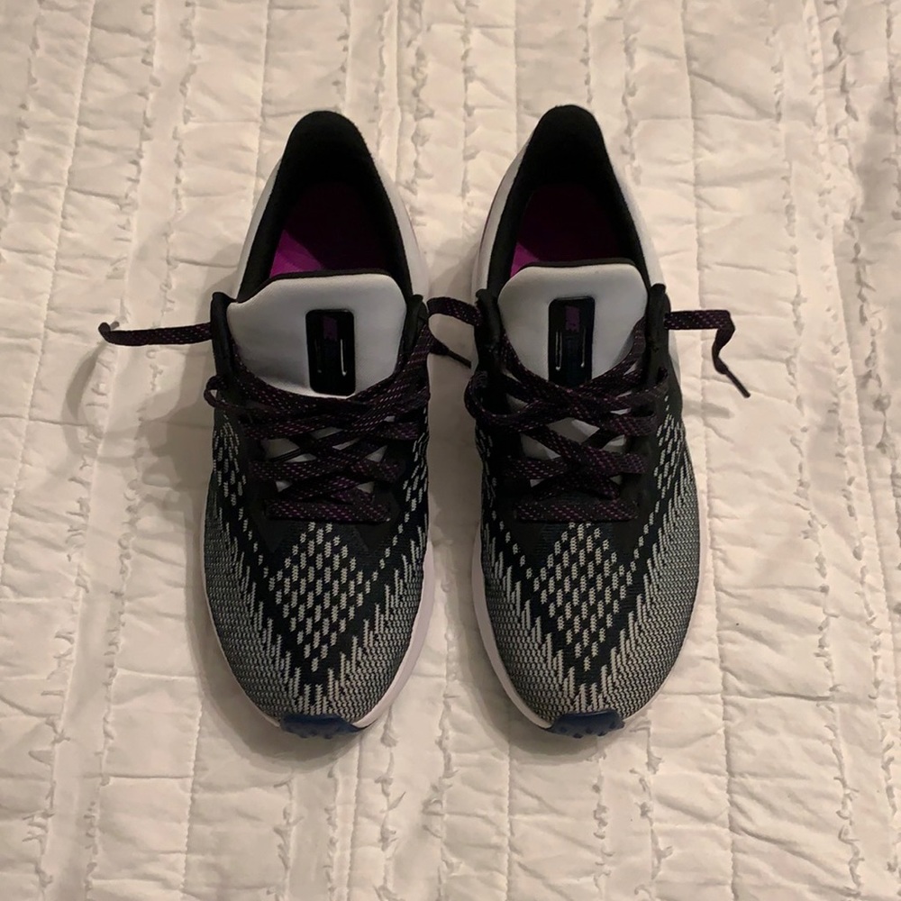 Nike Women's Zoom Winflo 6 Running Shoes